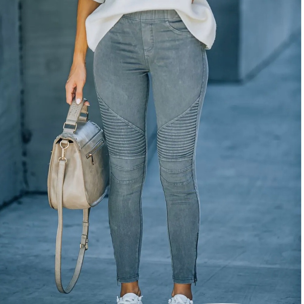 NWOT VICI Piper Grey Jeggings